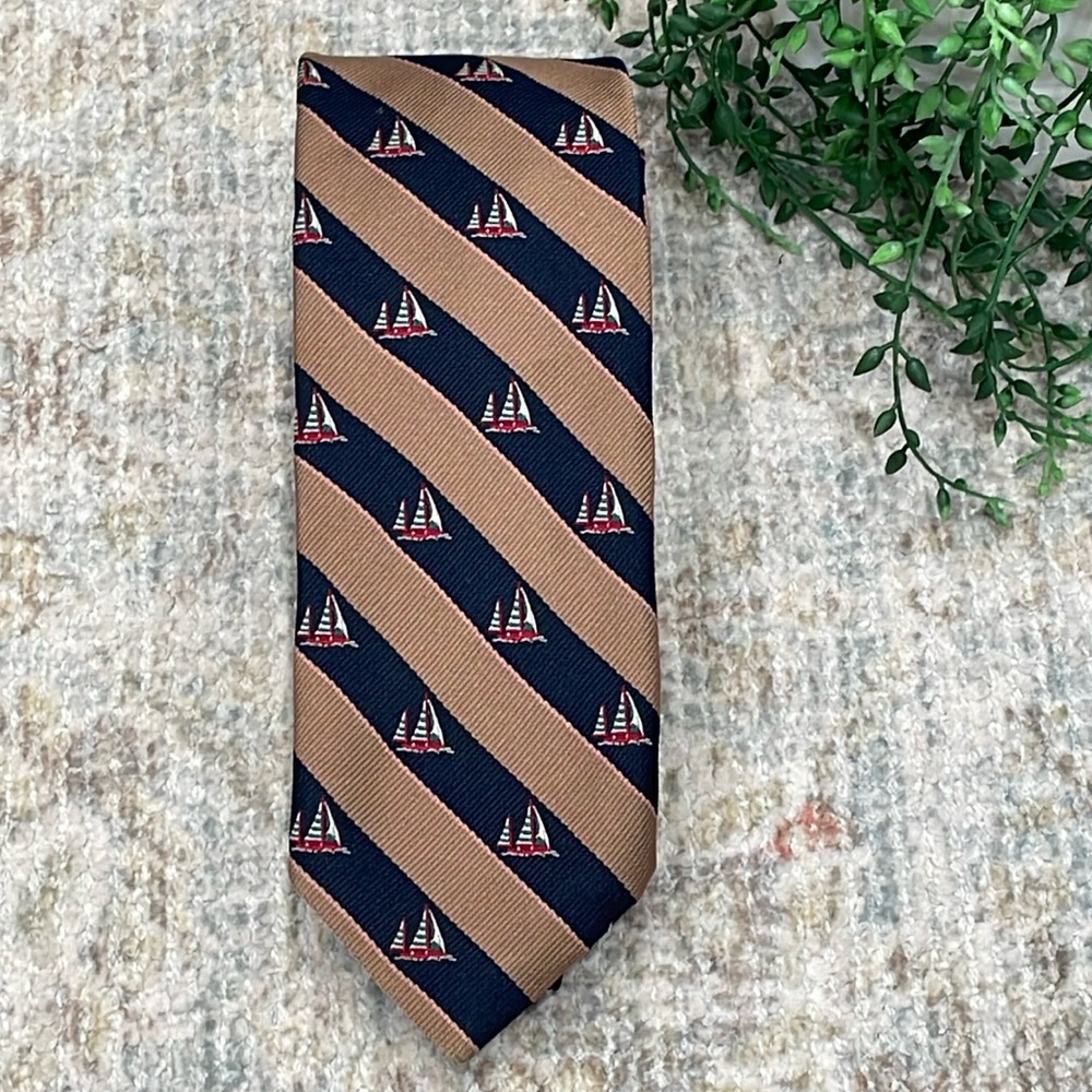 Vintage The Toggery Shop tie
